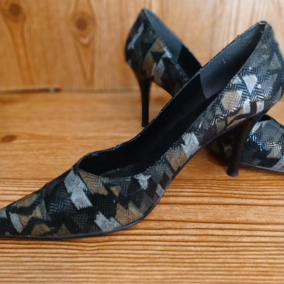 J. Renee High Heel Shoes. - Picture 1 of 10